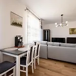 Apartment Komandorska Sea Breeze By Bookinghost