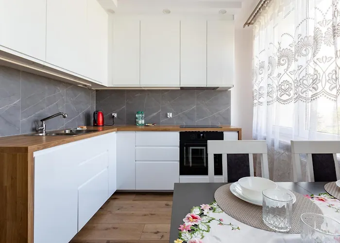 Komandorska Sea Breeze By Bookinghost * Gdynia